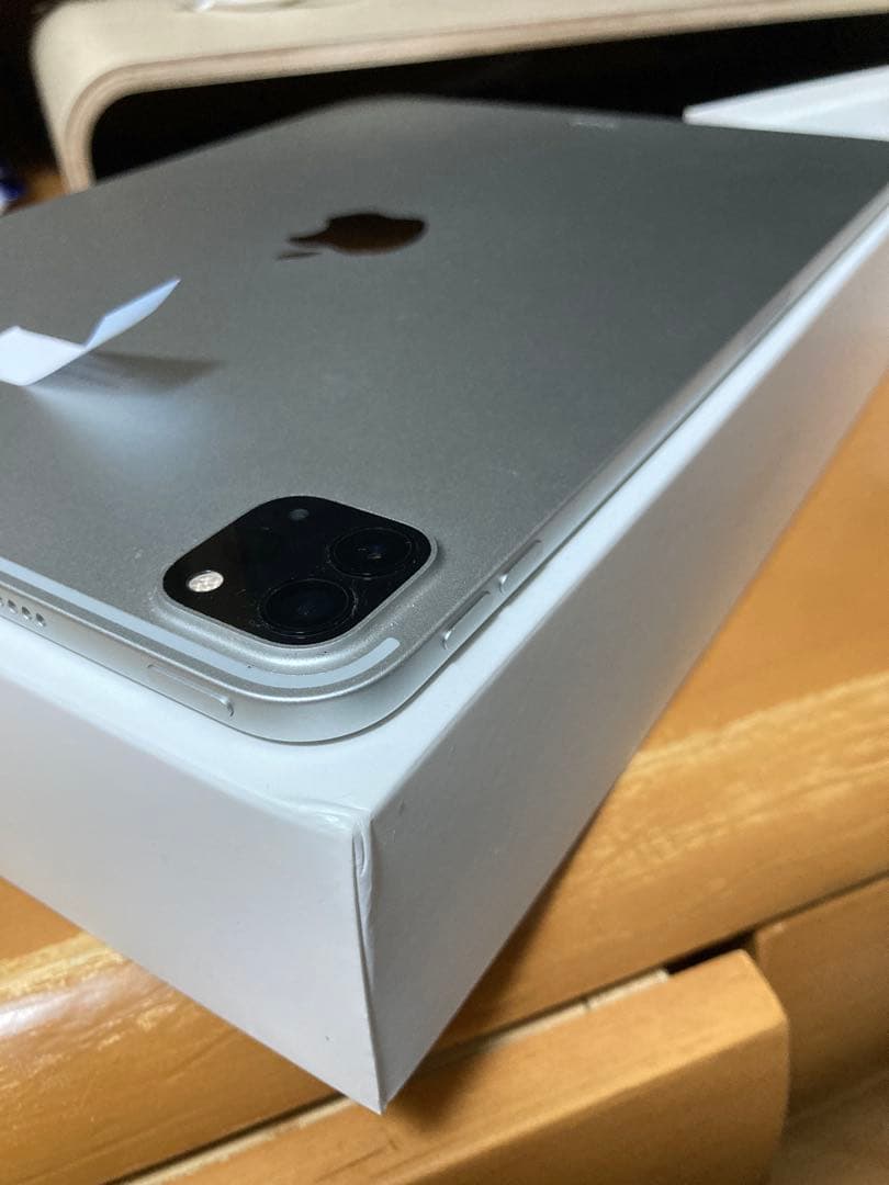 Apple iPad Pro 11インチ（第4世代） シルバー 本体