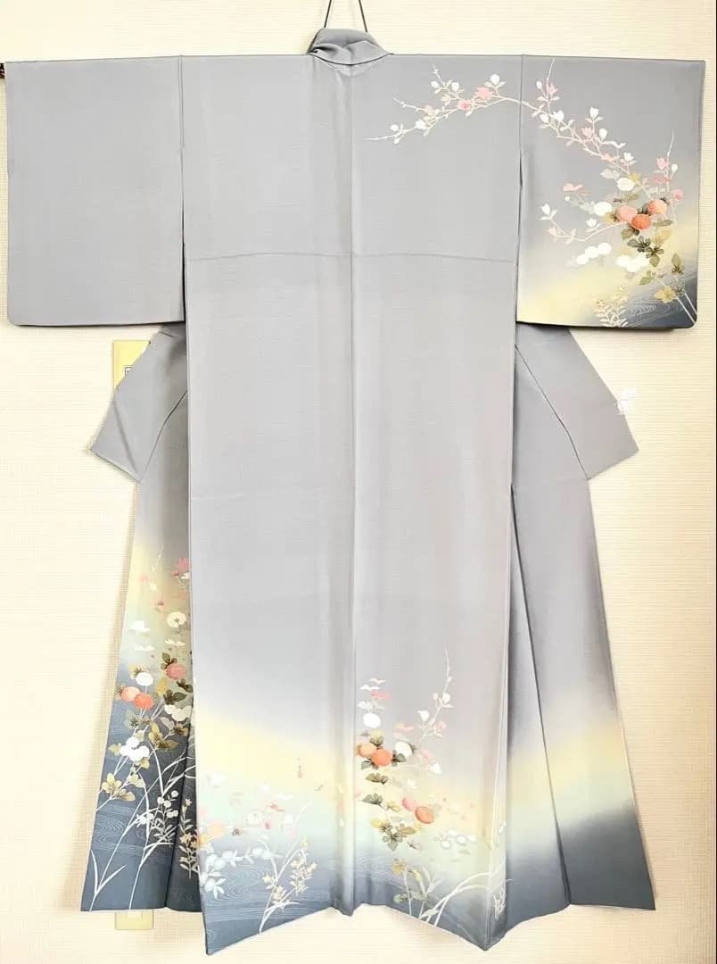 上品聡明なお色柄 上質正絹訪問着 美しい四季の花々 淡い色調グラデーション