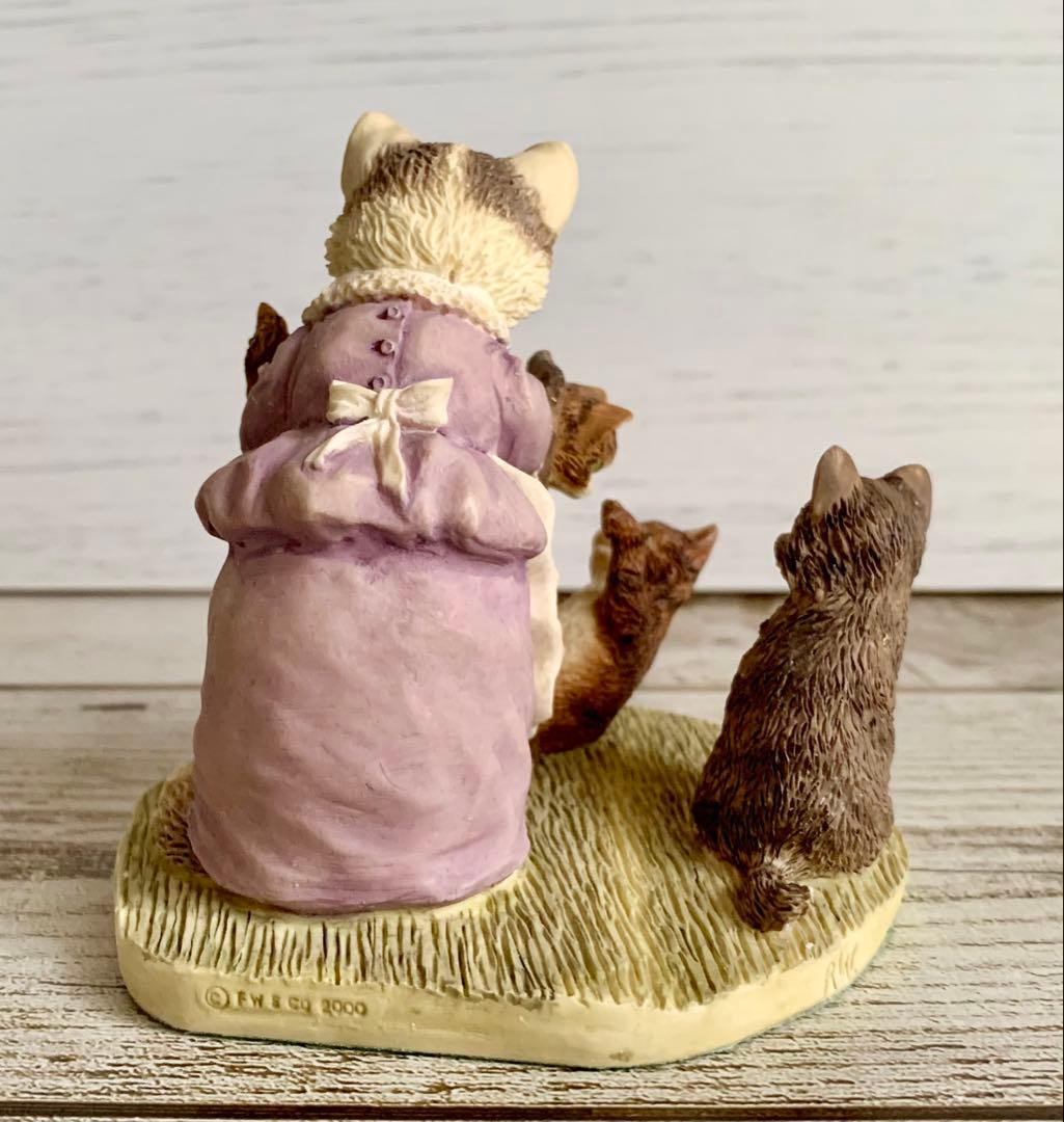 子猫をブラッシングするタビタ奥さん フィギュリン ピーターラビット 置物