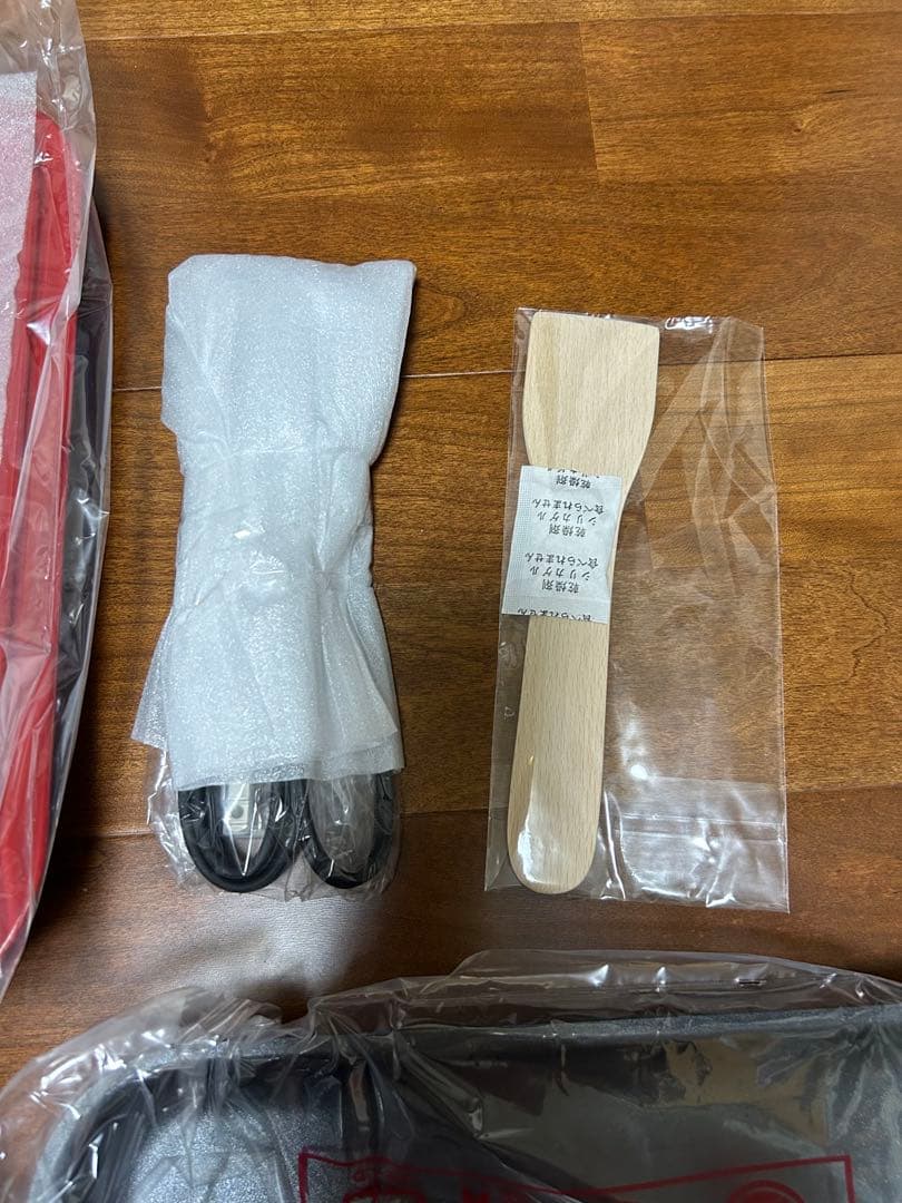 ブルーノ　コンパクトホットプレート　レッド　たこ焼きプレート付き　新品未使用