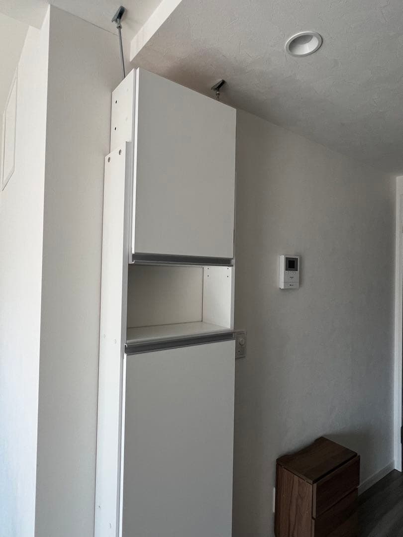 薄型で省スペースキッチン突っ張り収納庫 扉タイプ 幅45cm・奥行19cm