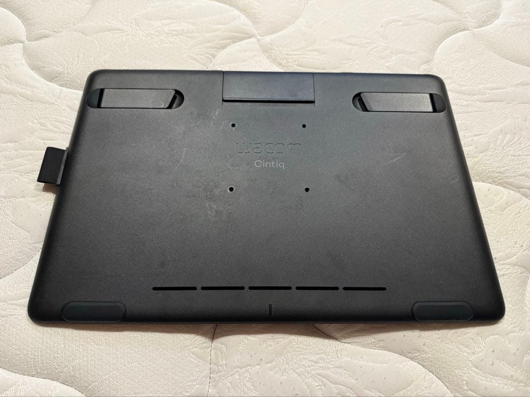 液タブ・ペンタブ Wacom Cintiq 16