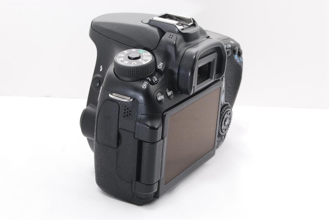 Canon EOS 70D ダブルレンズセットで遠くの撮影も！Wi-Fi機能搭載