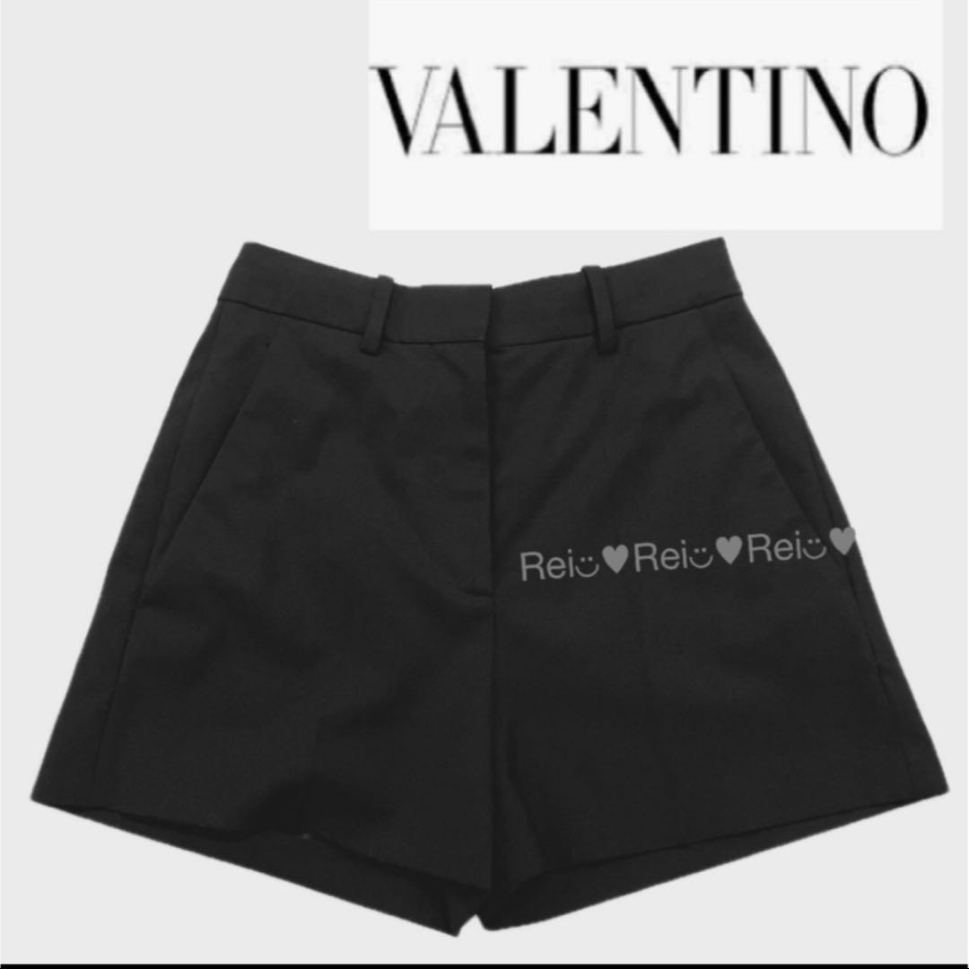 VALENTINO ブラックショートパンツ　38