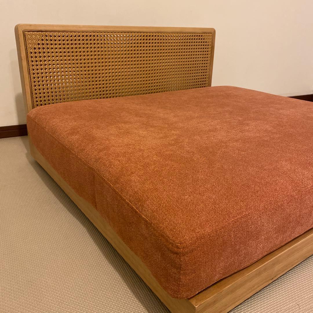 ほぼ新品　1人掛けソファー　大きめソファー　ローソファ　背もたれ木製　お洒落