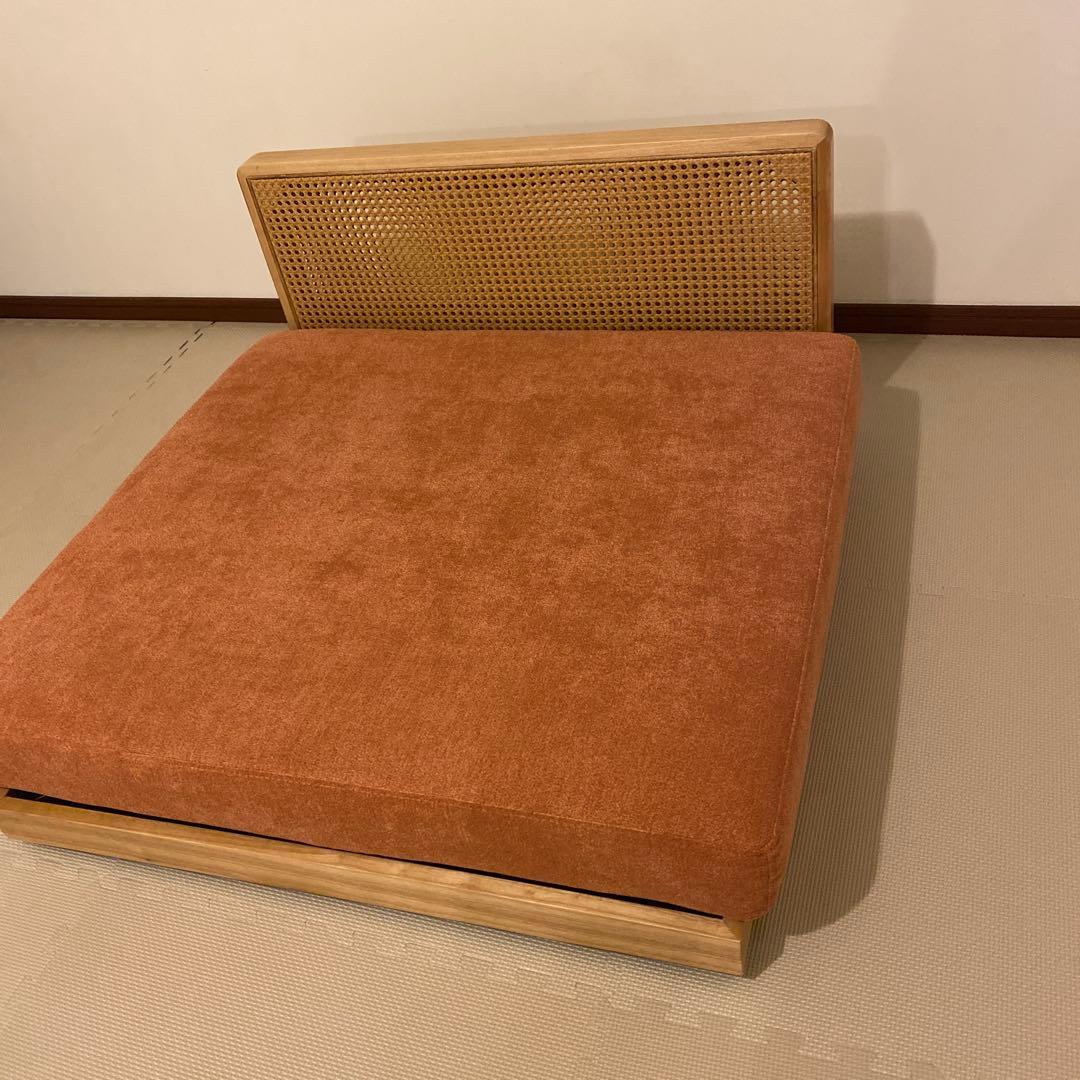 ほぼ新品　1人掛けソファー　大きめソファー　ローソファ　背もたれ木製　お洒落