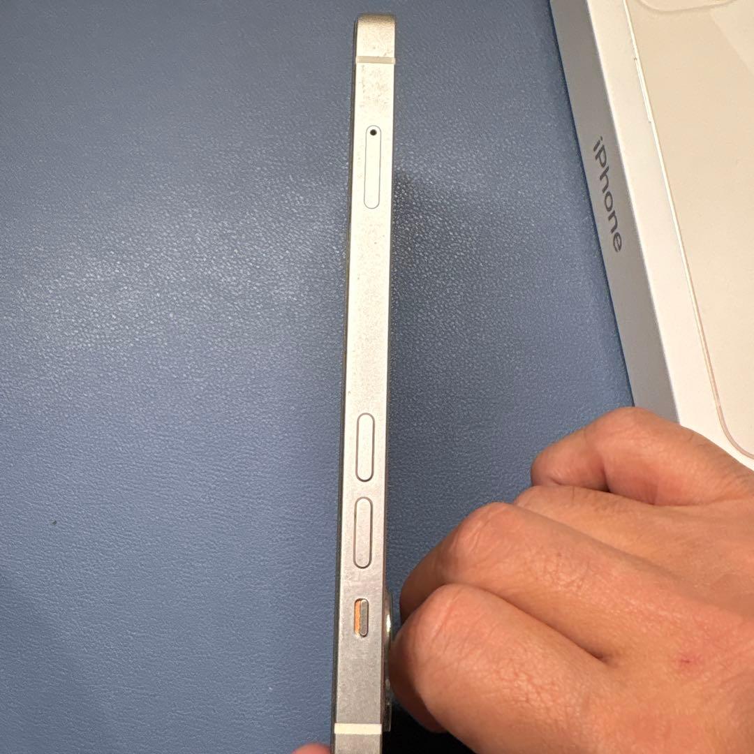 iPhone 13 スターライト 256GB バッテリー85%