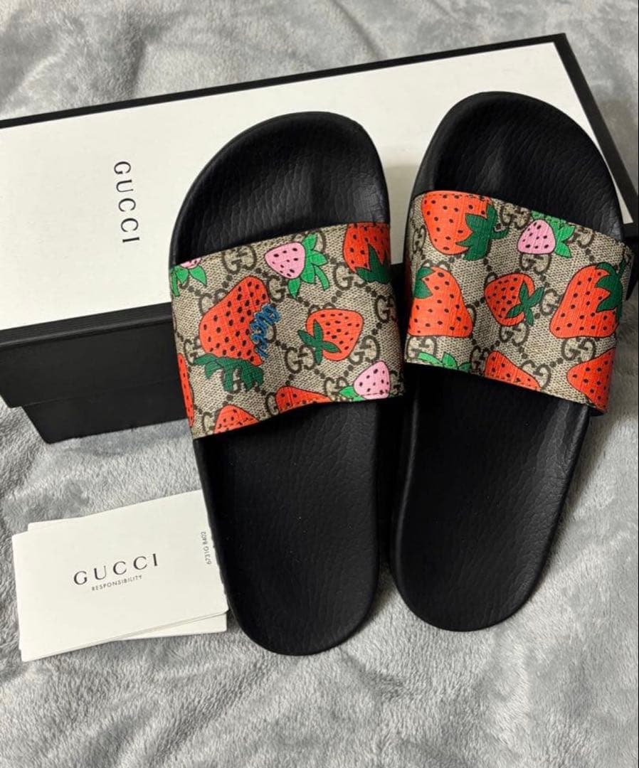 GUCCI グッチ GGスプリーム ストロベリー サンダル