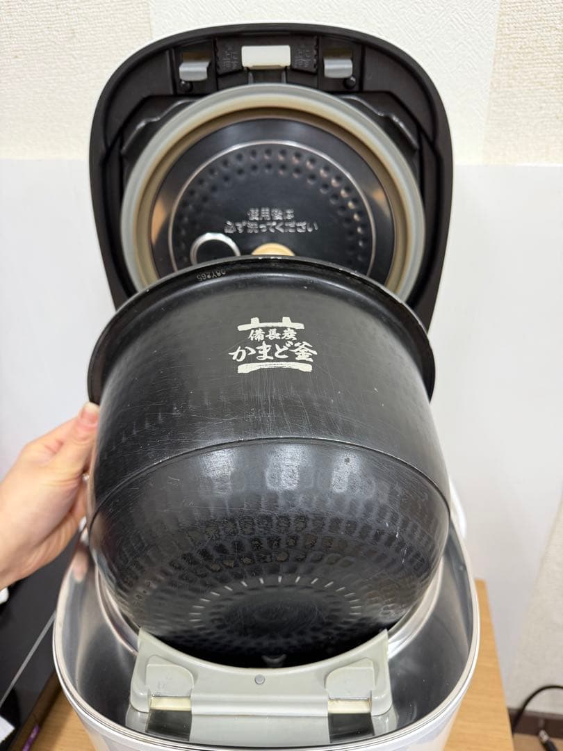 TOSHIBA 真空圧力IHジャー炊飯器RC-18VSN 1.8L 2019年製