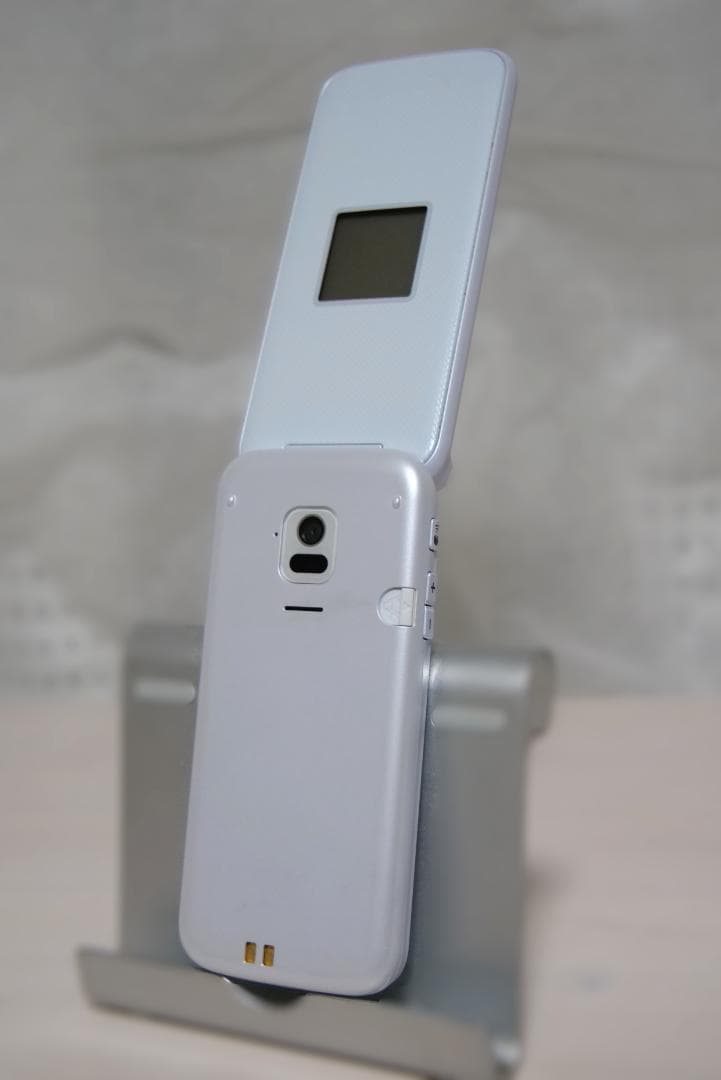 K*様 美品 docomo らくらくホン ホワイト F-01M