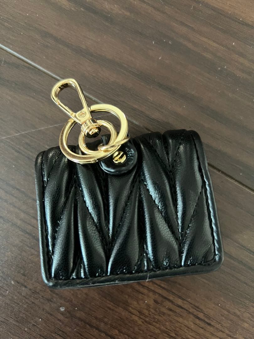 MIU MIU ロゴ　イヤホン AirPodsケース ミュウミュウ マトラッセ