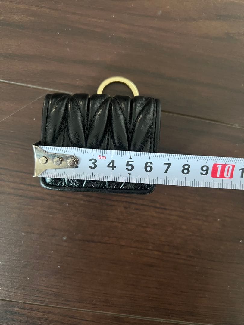 MIU MIU ロゴ　イヤホン AirPodsケース ミュウミュウ マトラッセ