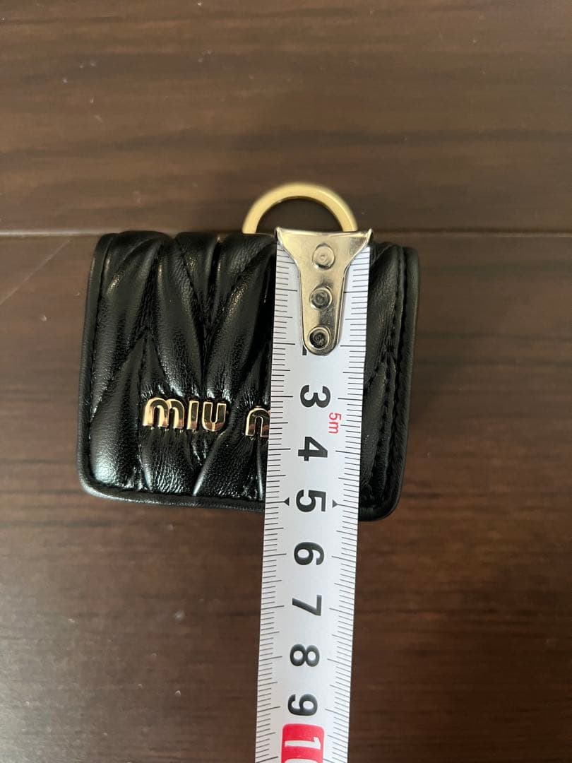 MIU MIU ロゴ　イヤホン AirPodsケース ミュウミュウ マトラッセ