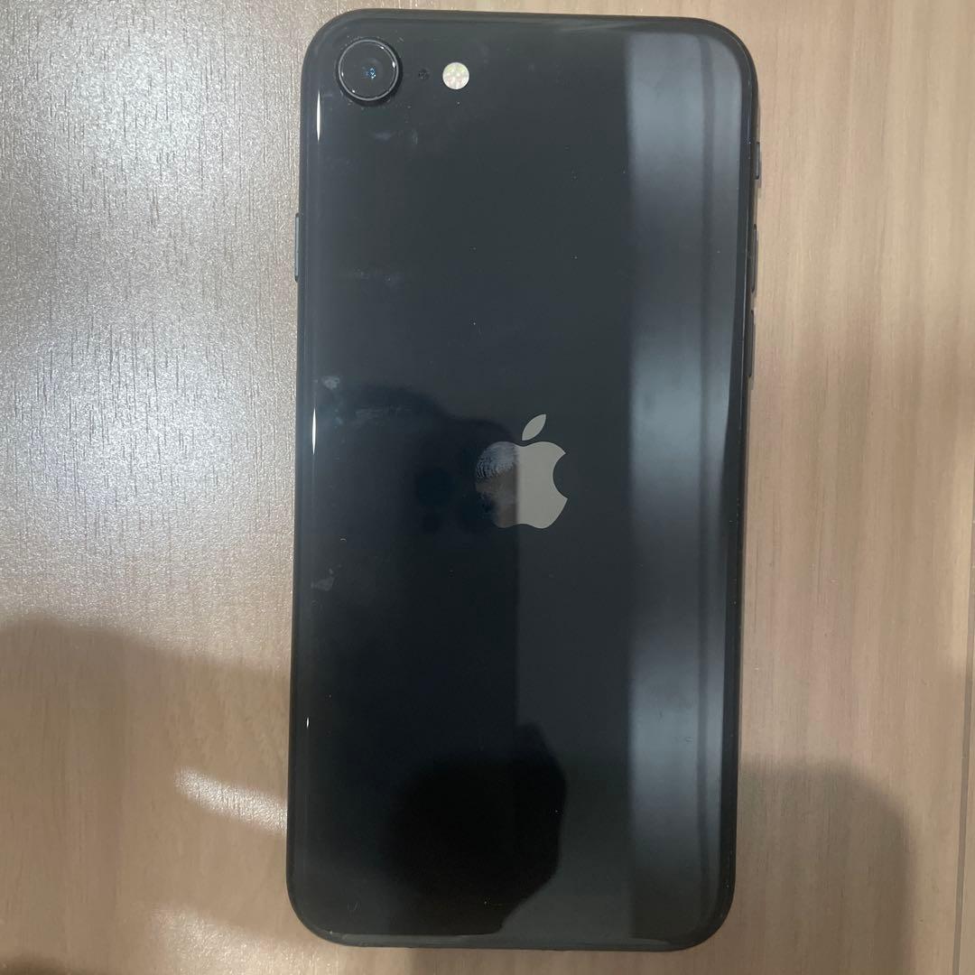 だ*ん様 iPhone SE 64GB 2 ブラック