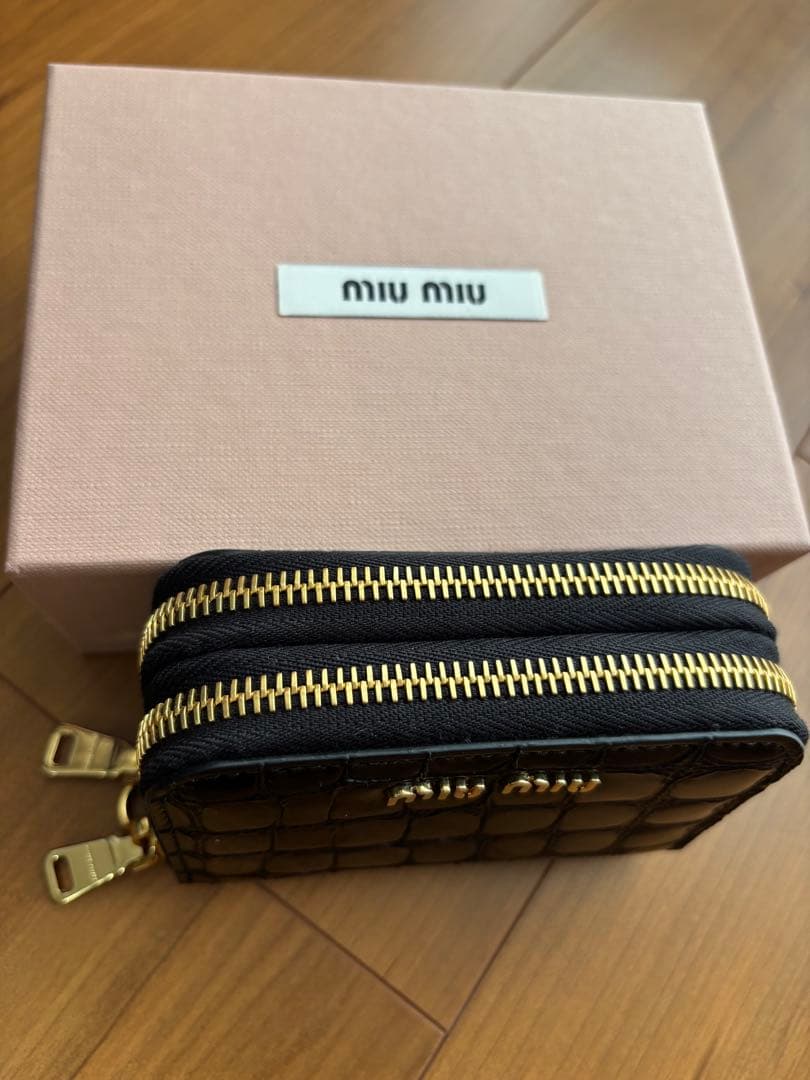 《新品》miumiuカードケース