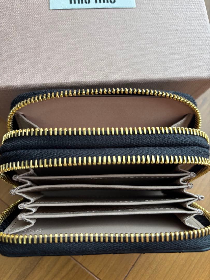 《新品》miumiuカードケース