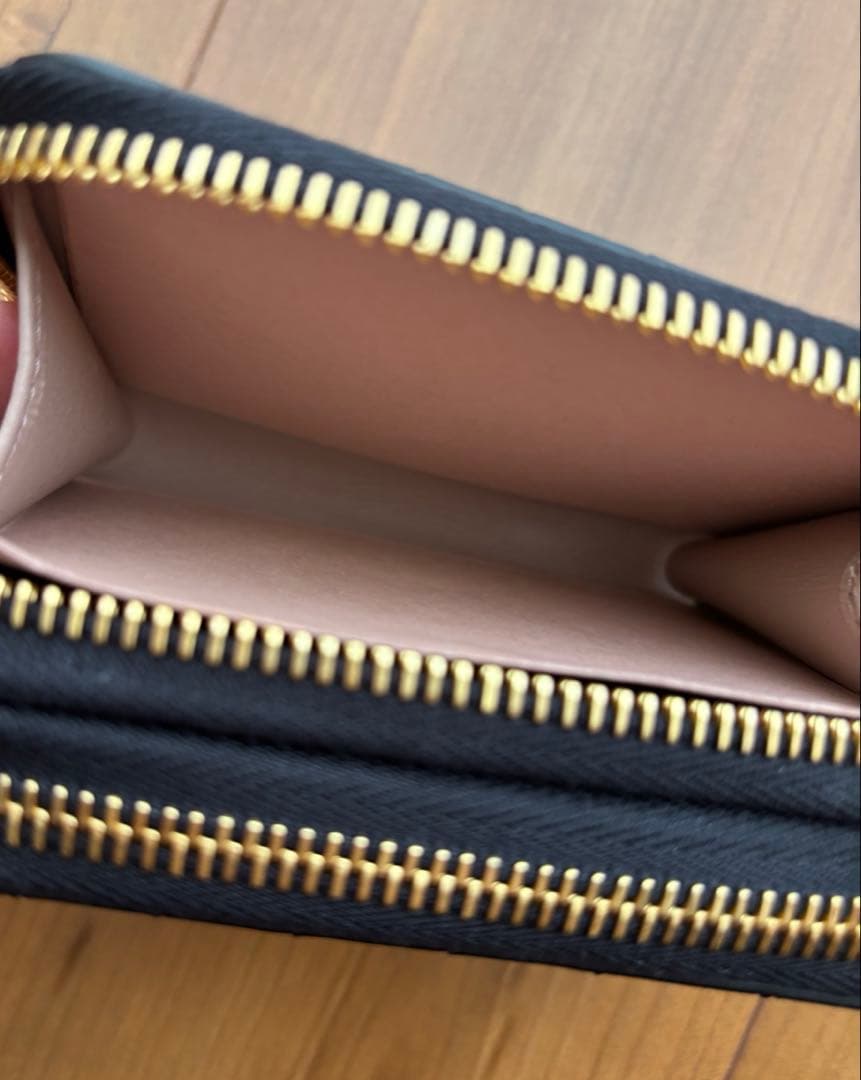 《新品》miumiuカードケース