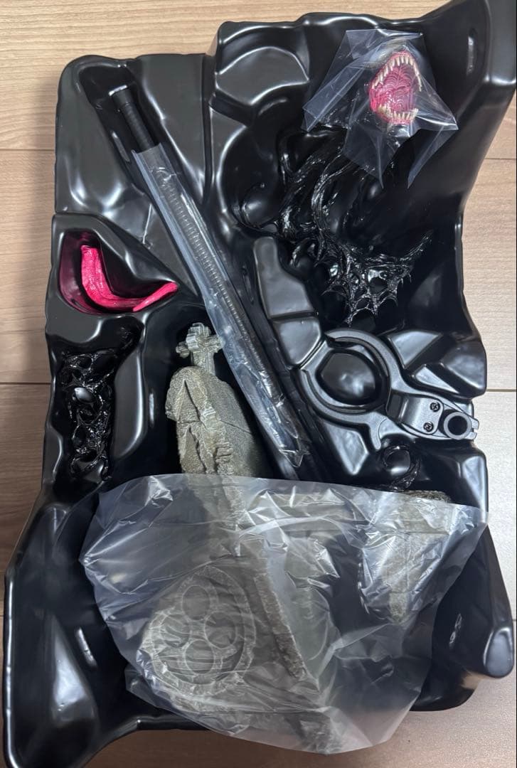 ホットトイズ　スパイダーマンブラックスーツボーナスアクセサリー台座＆シンビオート