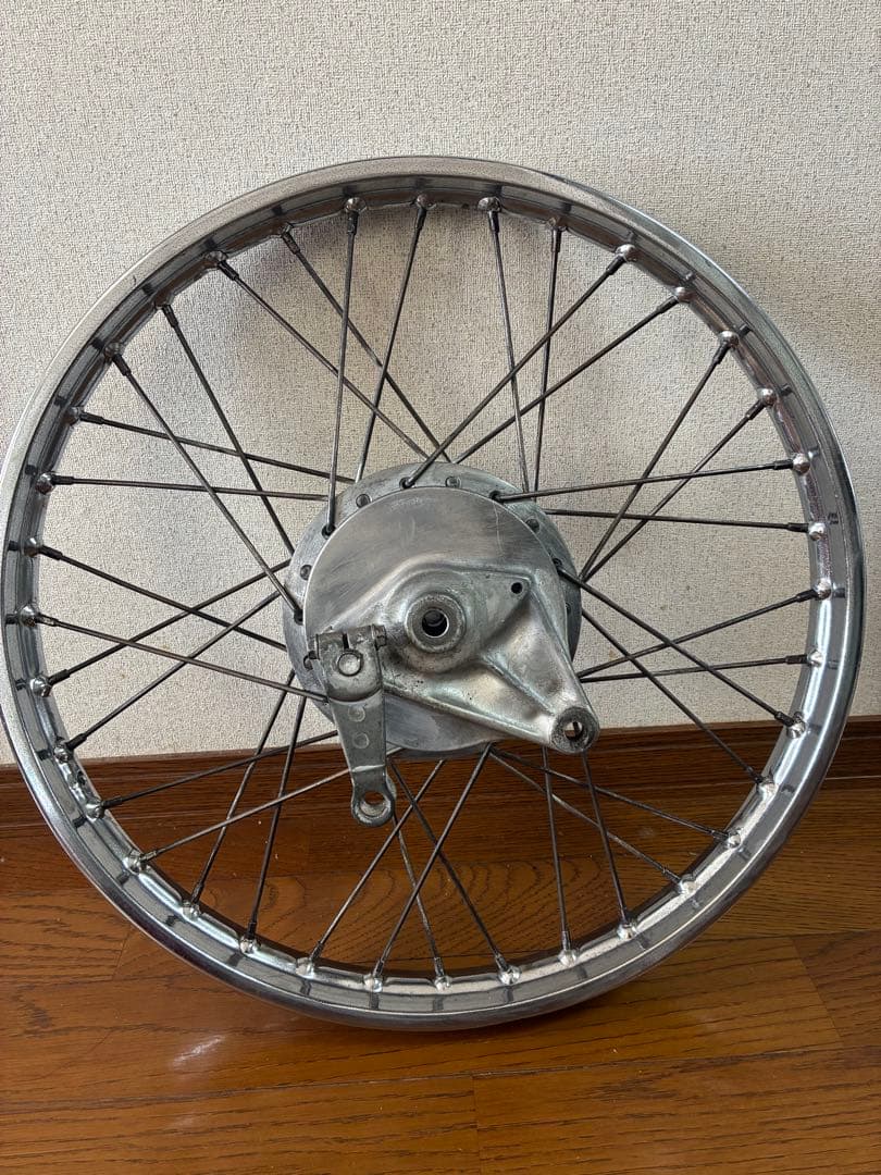 HONDAスーパーカブ　リアホイール　C50 .70ブレーキパネル付き