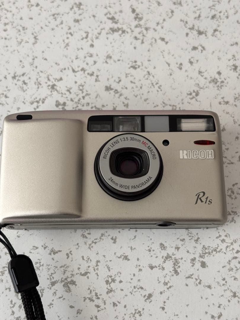 RICOH R1s シルバー