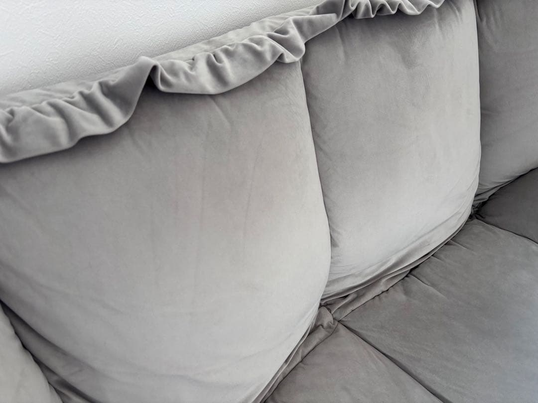 引き取り限定　フランフラン　フリル付きグレー2人掛けソファ