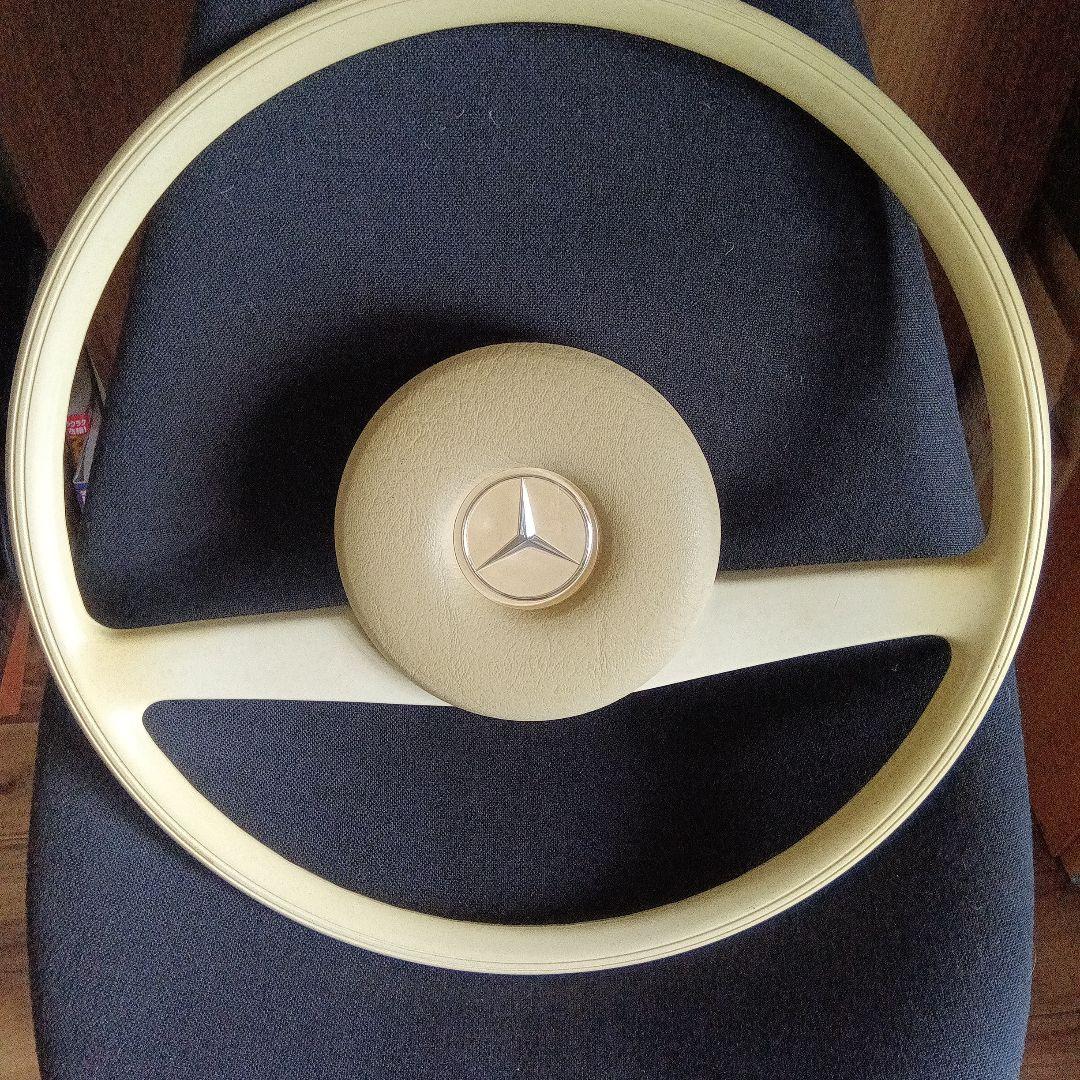 t*4様 メルセデス・ベンツ 　ホワイトステアリング 　縦目