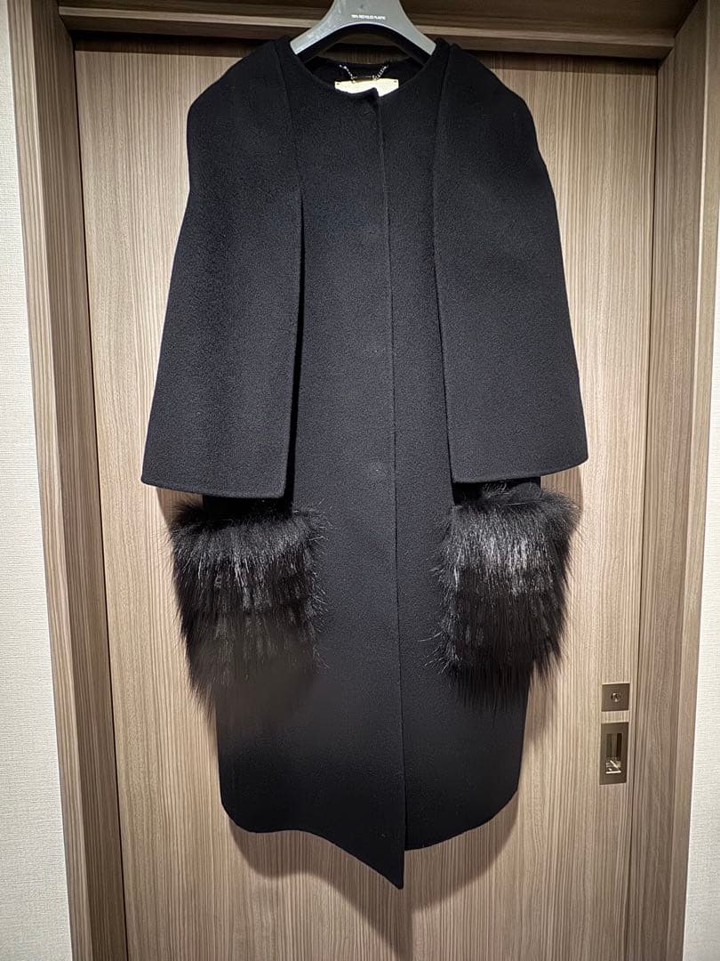 美品フェンディケープコートファーポケット42黒