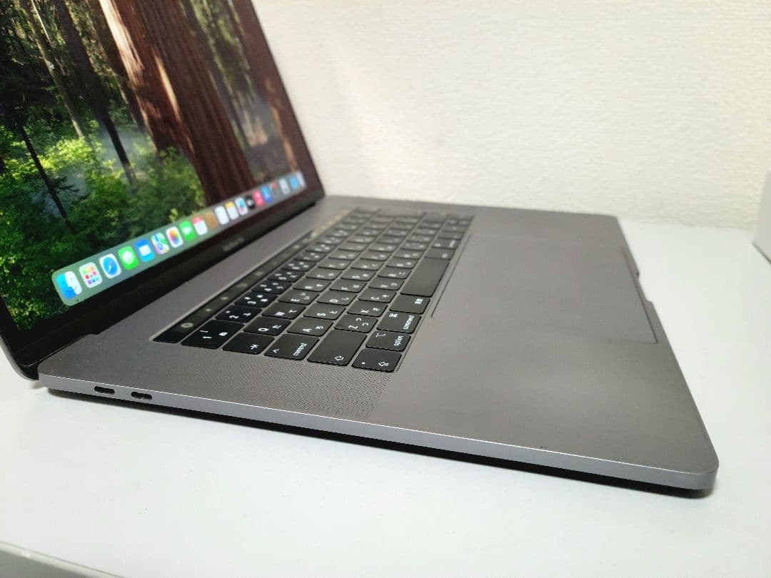 美品　MacBook Pro 15インチ 2019 外箱・付属品付