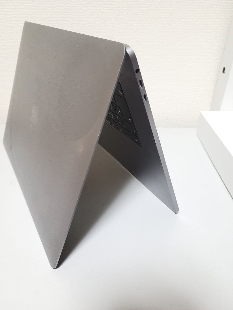 美品　MacBook Pro 15インチ 2019 外箱・付属品付