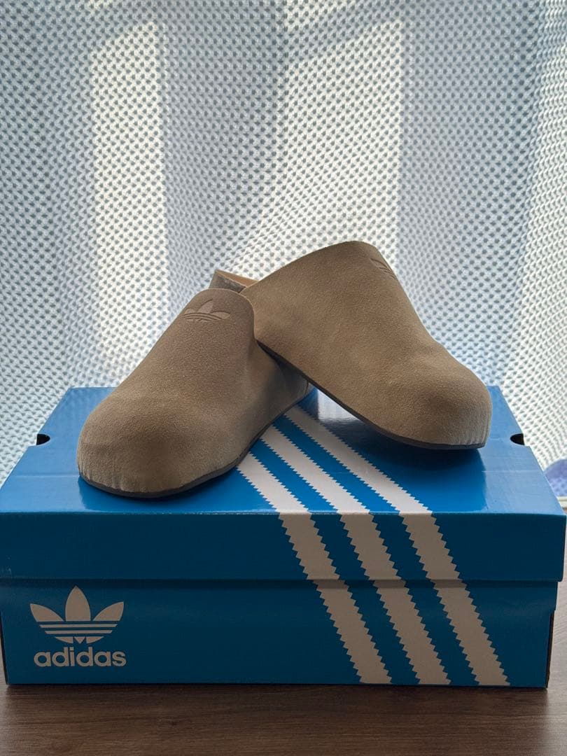 adidas レザーサンダル スエード調 グレージュ 26cm