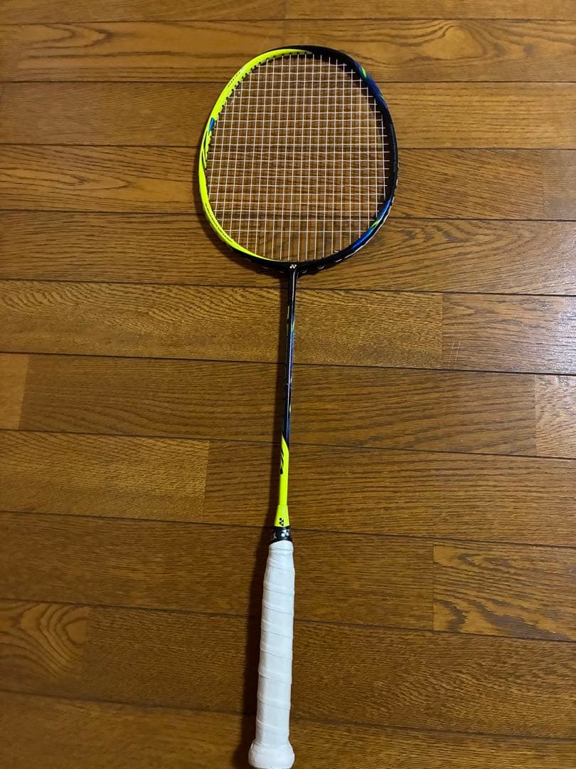 ASTROX 77 バドミントンラケット ケース付き