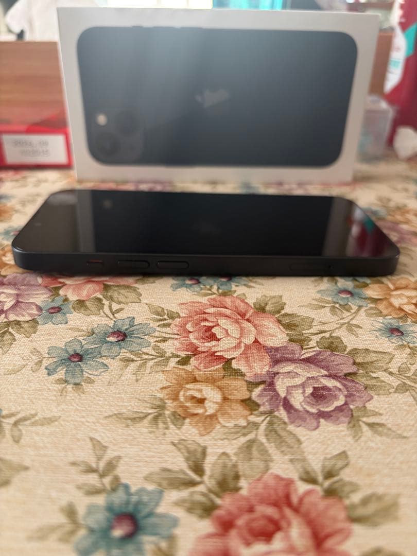 Apple iPhone 13ミッドナイト　本体