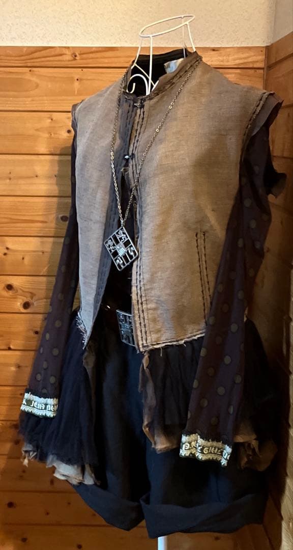 マルクルビアン　ティアードパワーネット　ノースリーブ　ジレ　トップス48