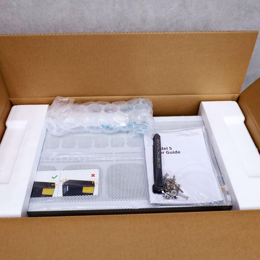 PCケース(自作PC用) Geometric Future Model 5 white