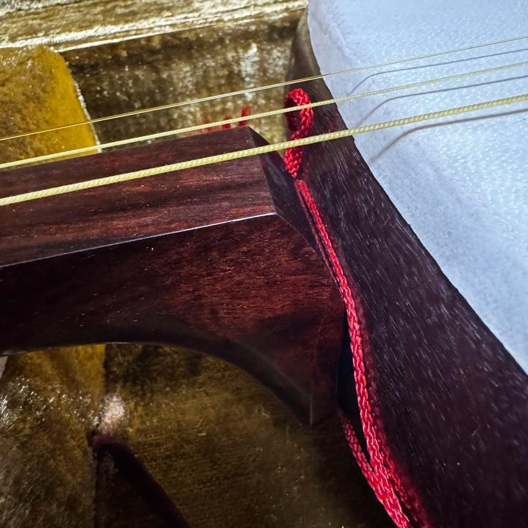 三味線　中棹　東さわり　紅木　1本溝　糸まき　素六　破れ有り　ハードケース付き