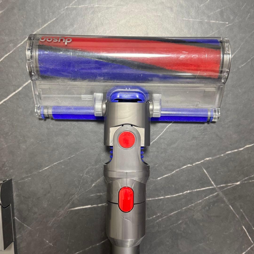 Dyson V8fluffy+ 充電器・ノズル付き