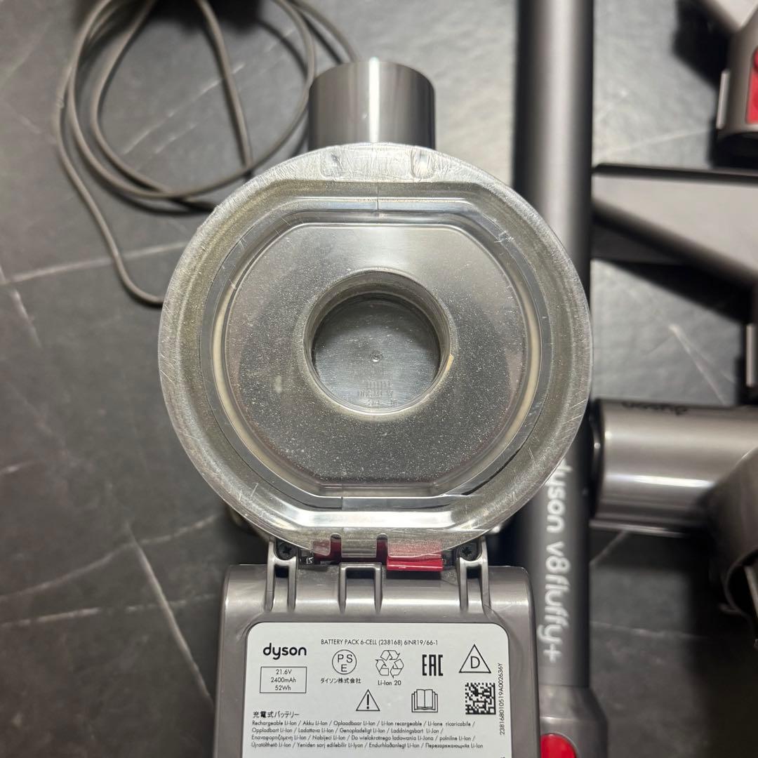 Dyson V8fluffy+ 充電器・ノズル付き
