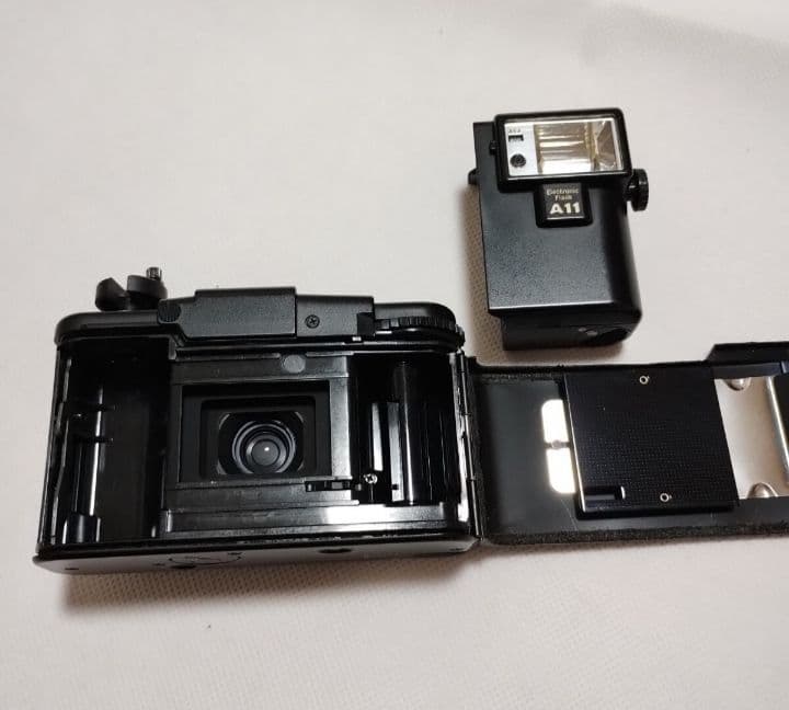 オリンパス Olympus XA2＋ A11 フラッシュ付 コンパクトカメラ