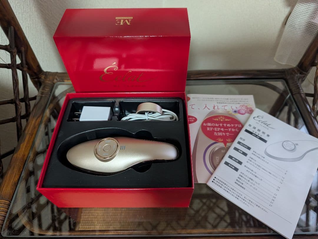 Éclat 　ラボンエクラ美顔器 ゴールド