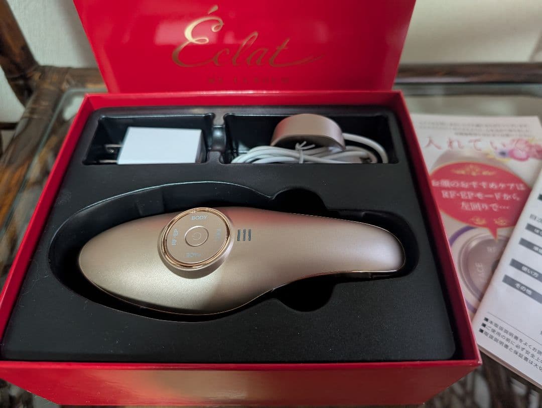 Éclat 　ラボンエクラ美顔器 ゴールド