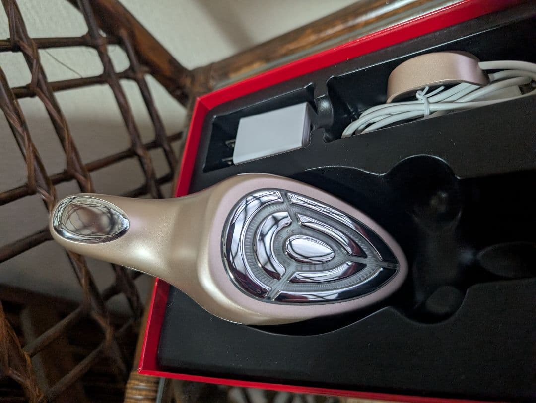 Éclat 　ラボンエクラ美顔器 ゴールド