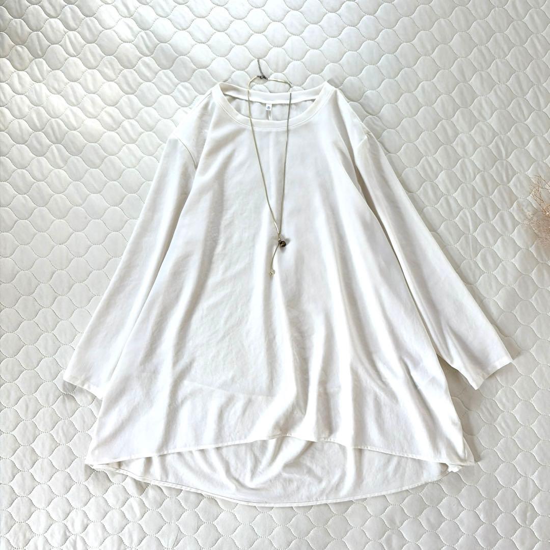 【美品】BEARDSLEY 後ろドレープTブラウス　アイボリー