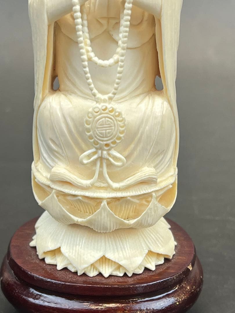 極上観音像　置物　高さ約18㎝/250g 送料込み￼