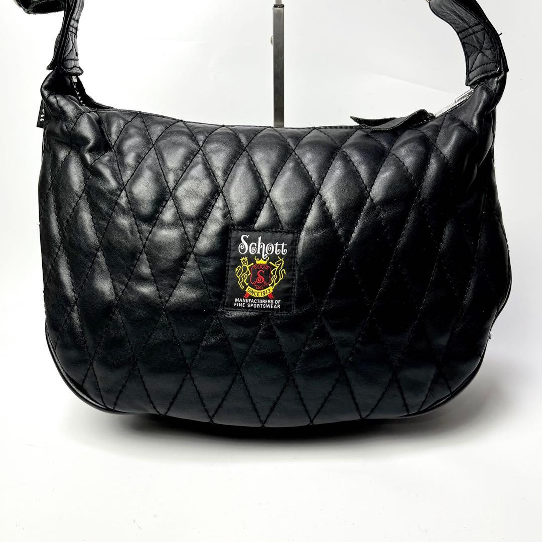 極美品✨ショット ショルダーバッグ パテッドバナナバッグ キルティング ブラック