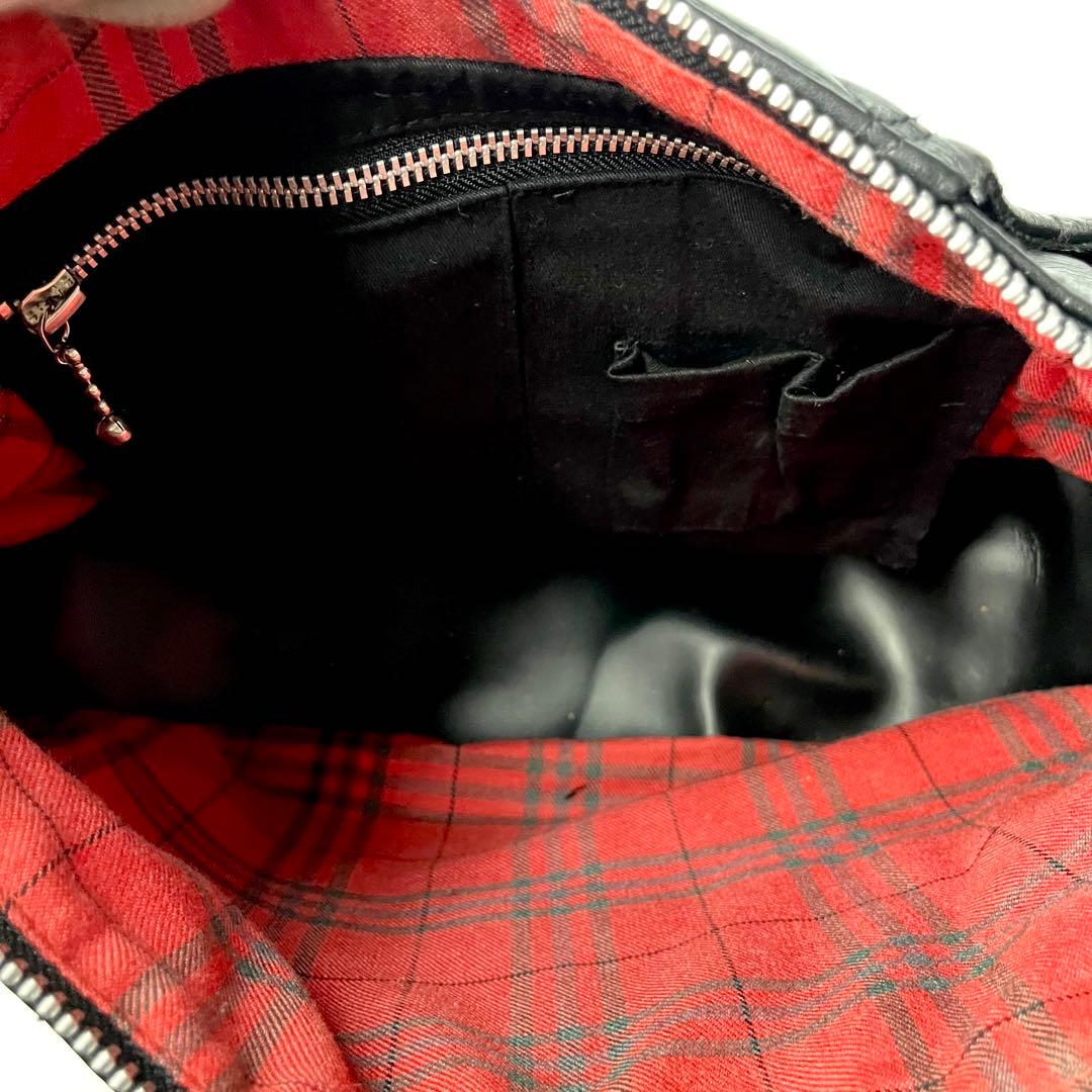 極美品✨ショット ショルダーバッグ パテッドバナナバッグ キルティング ブラック