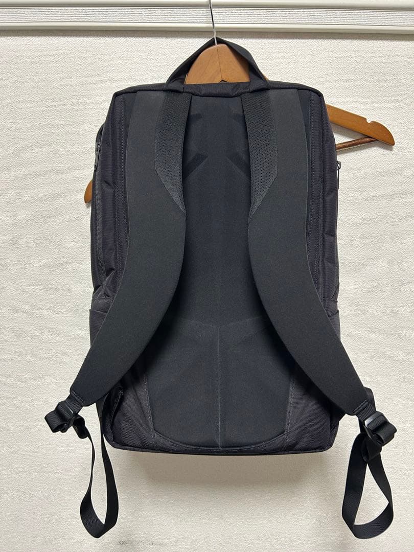 【新品未使用】The North Face シャトルデイパック　スリム　ブラック