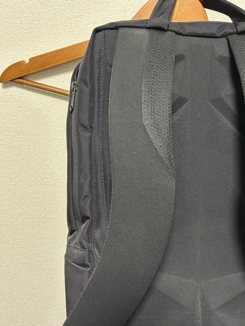 【新品未使用】The North Face シャトルデイパック　スリム　ブラック