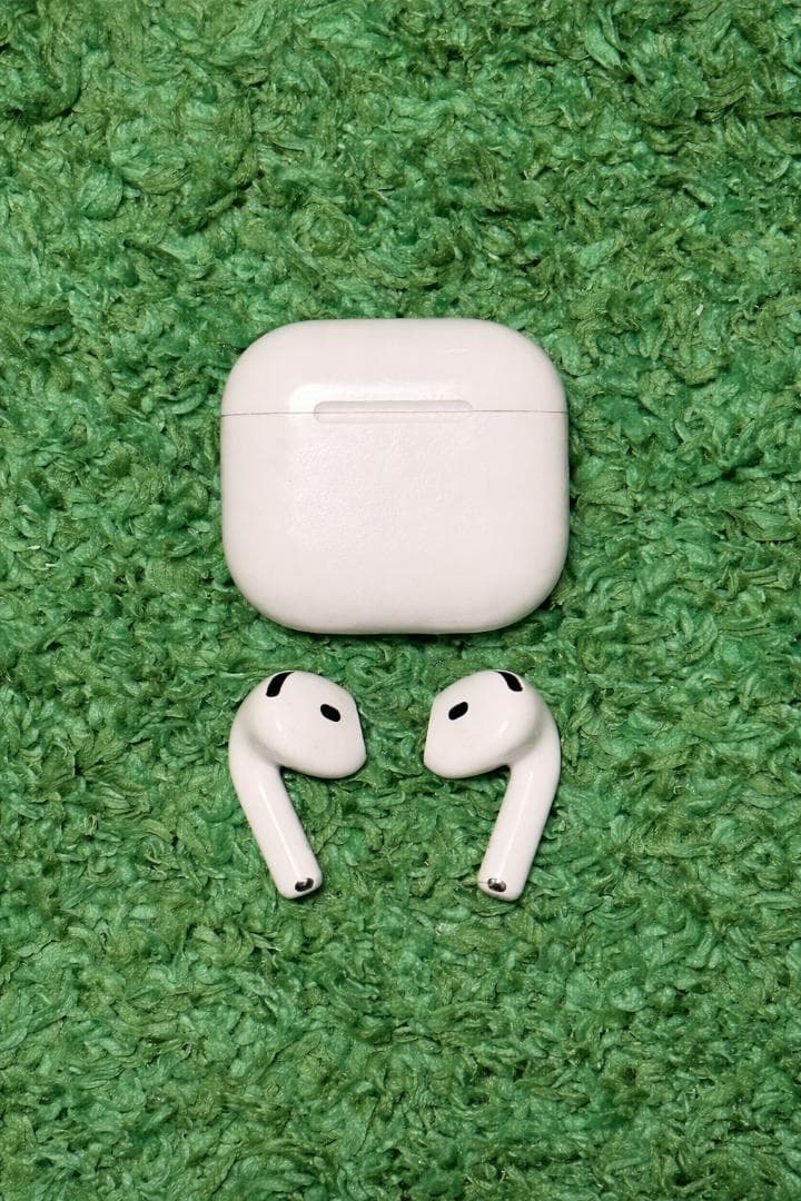 Apple AirPods（第4世代）本体 ケース付き