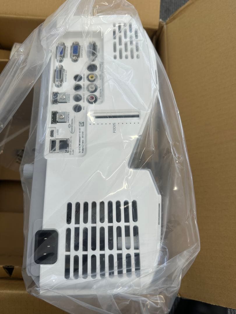 未使用品　CASIO 超短焦点プロジェクター XJ-UT351W カシオ