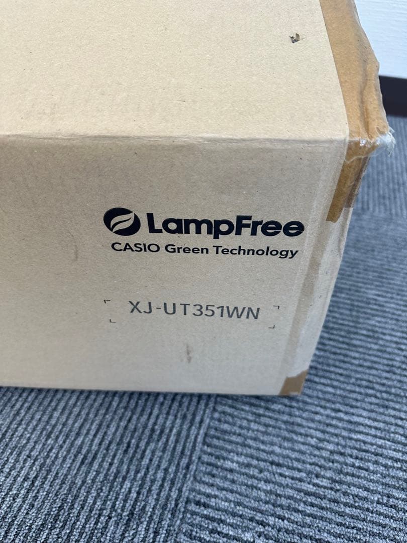 未使用品　CASIO 超短焦点プロジェクター XJ-UT351W カシオ